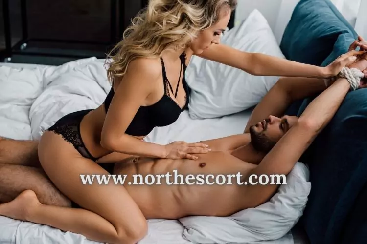 Satisfy Your Sexy Girl this Valentine’s Evening